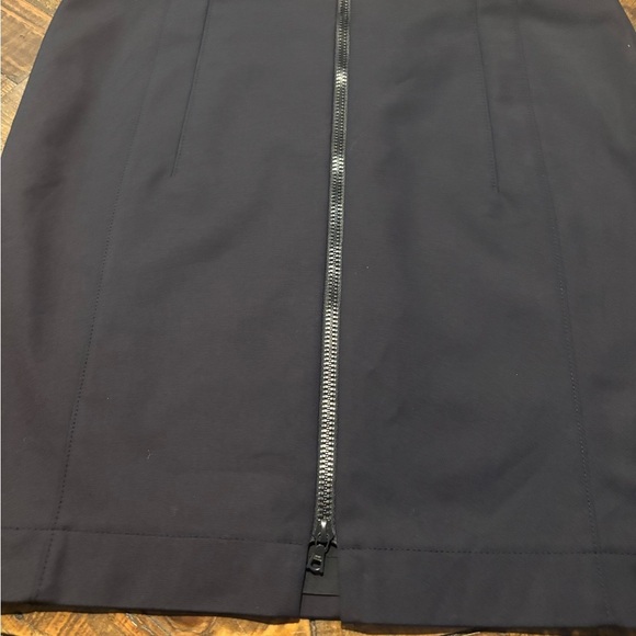 Akris Punto Navy Midi Skirt in size 12. Great condition! Front zip - Picture 3 of 16
